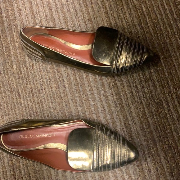 Gold shoes - Picture 4 of 4